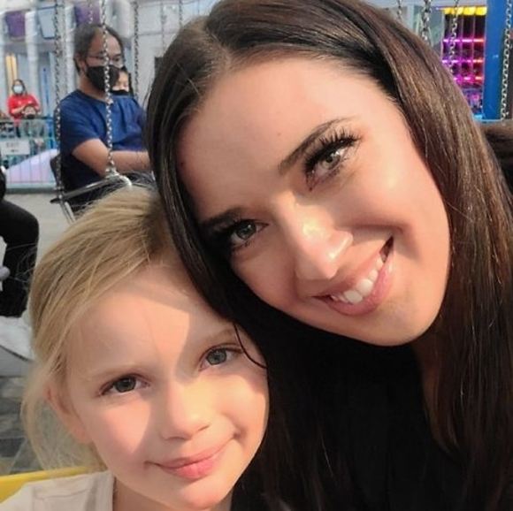 Meet your Posher, Mandi - Picture 1 of 1